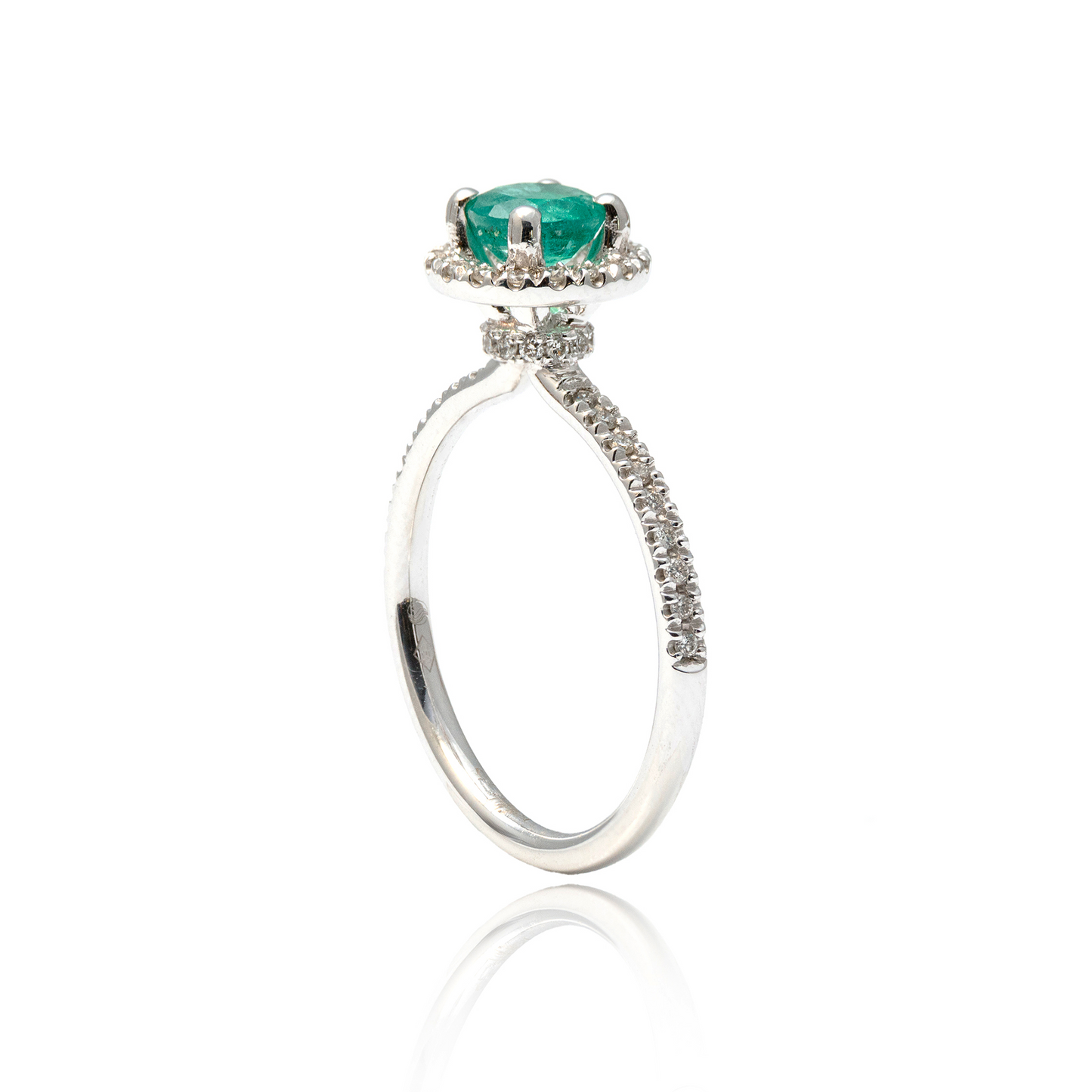 Inel aur alb 18k cu Smarald de 0.65 ct si diamante de 0.22ct