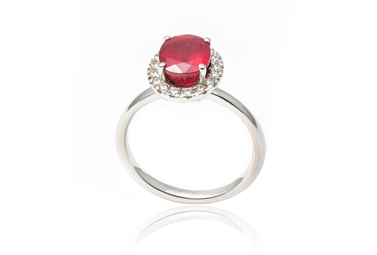 Inel Aur alb 18k cu Rubin 2,00CT si Diamante 0,20CT
