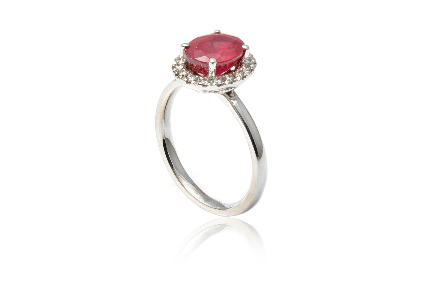 Inel Aur alb 18k cu Rubin 2,00CT si Diamante 0,20CT