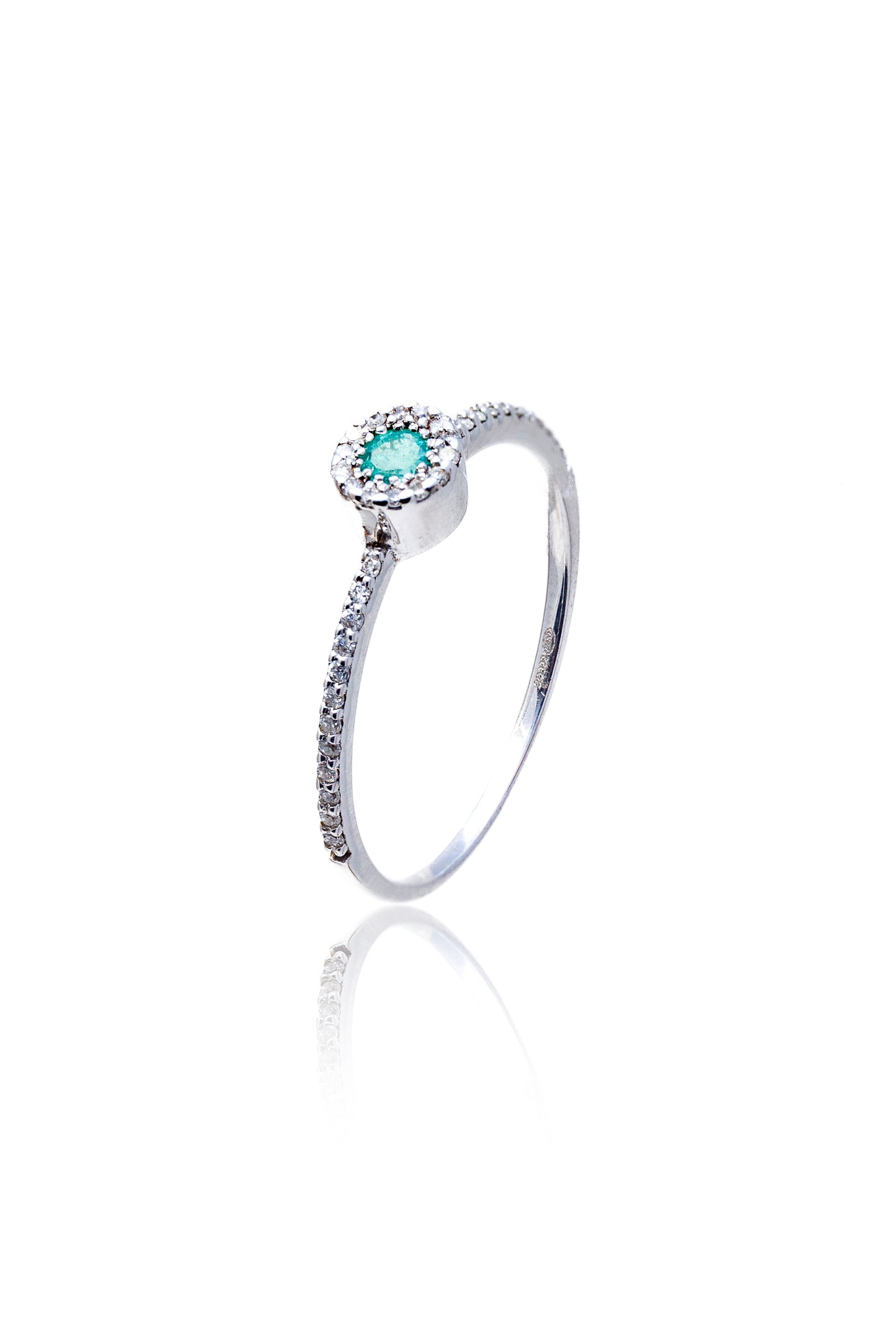Inel aur alb de 18 k cu smarald si diamante de 0.12 ct